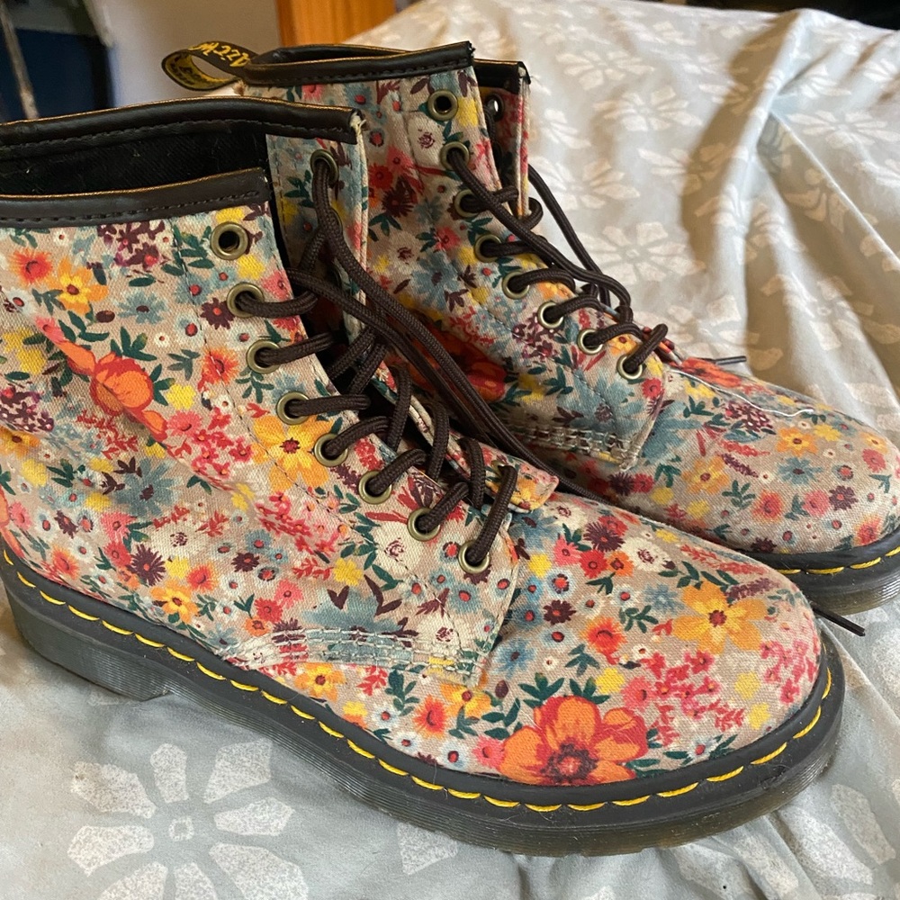 Flowery boots